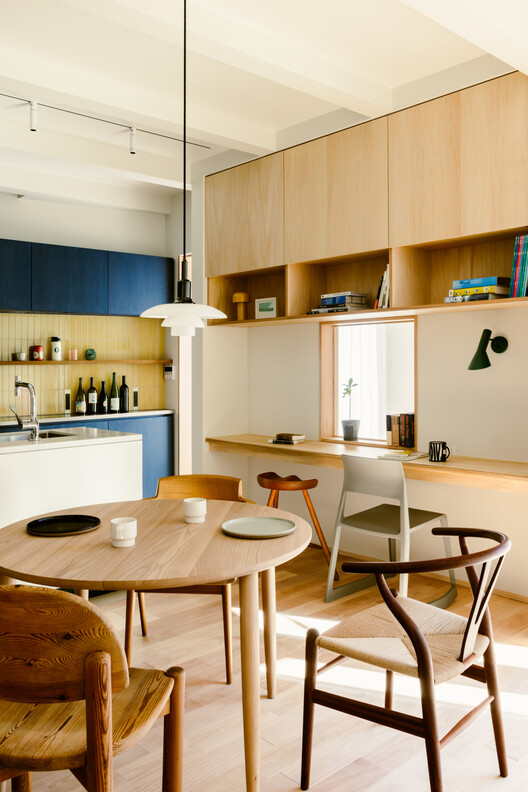 Twist House / HAGISO - Interior Photography, Kitchen, Wood, Table, Chair, Lighting