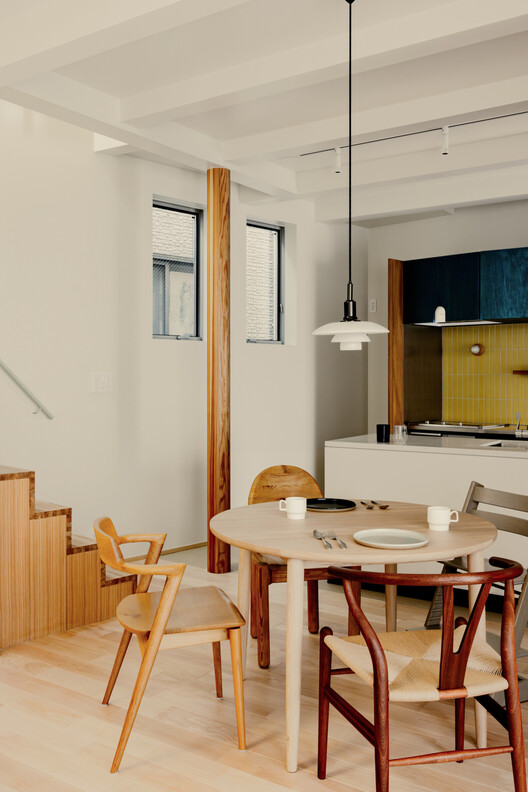 Twist House / HAGISO - Interior Photography, Wood, Table, Chair, Lighting