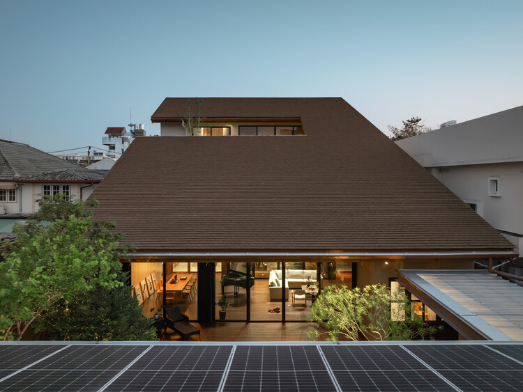 Roof House / IF (Integrated Field) - More Images