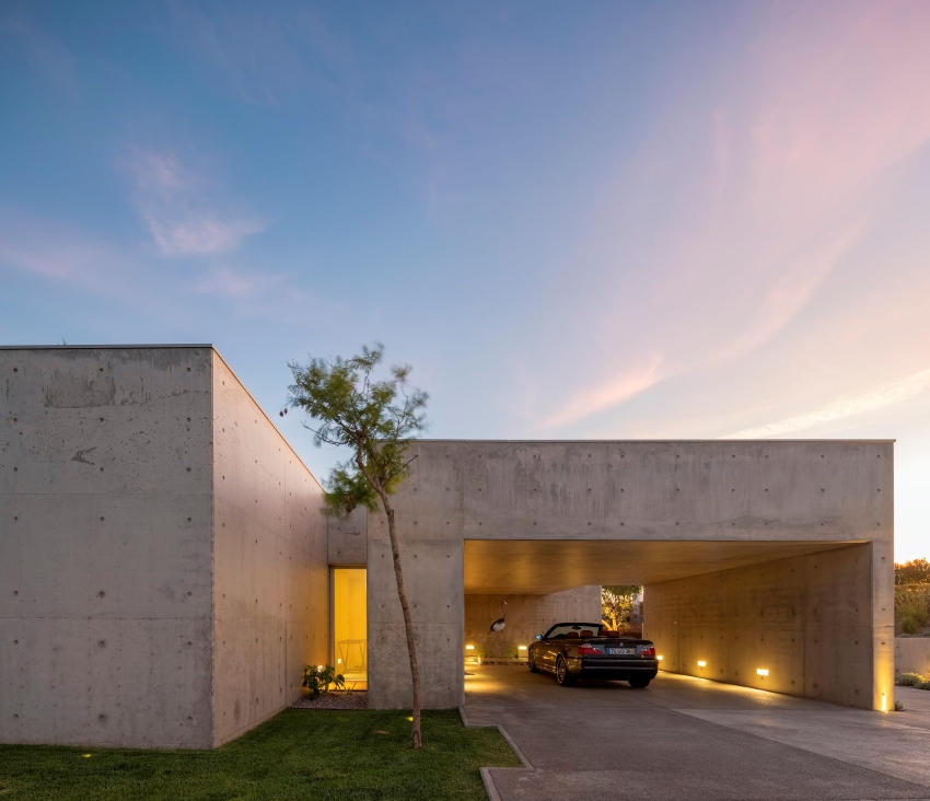 mário martins atelier's casa libre unfolds series of dualities around central patio in portugal