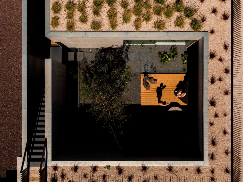 mário martins atelier's casa libre unfolds series of dualities around central patio in portugal