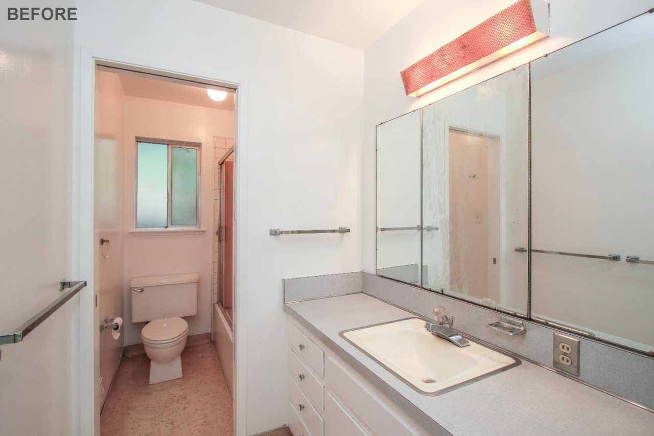 The bathroom before renovation.