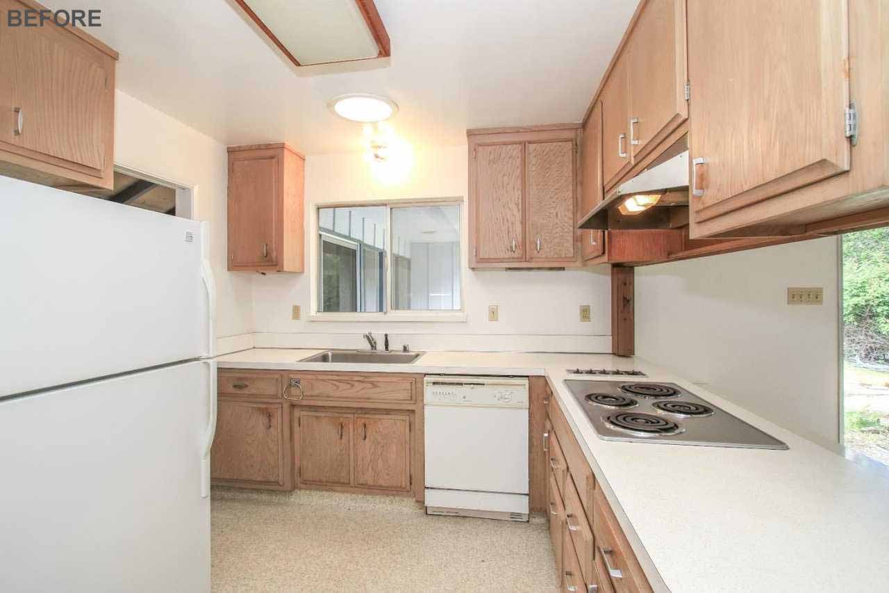 The kitchen before renovation.