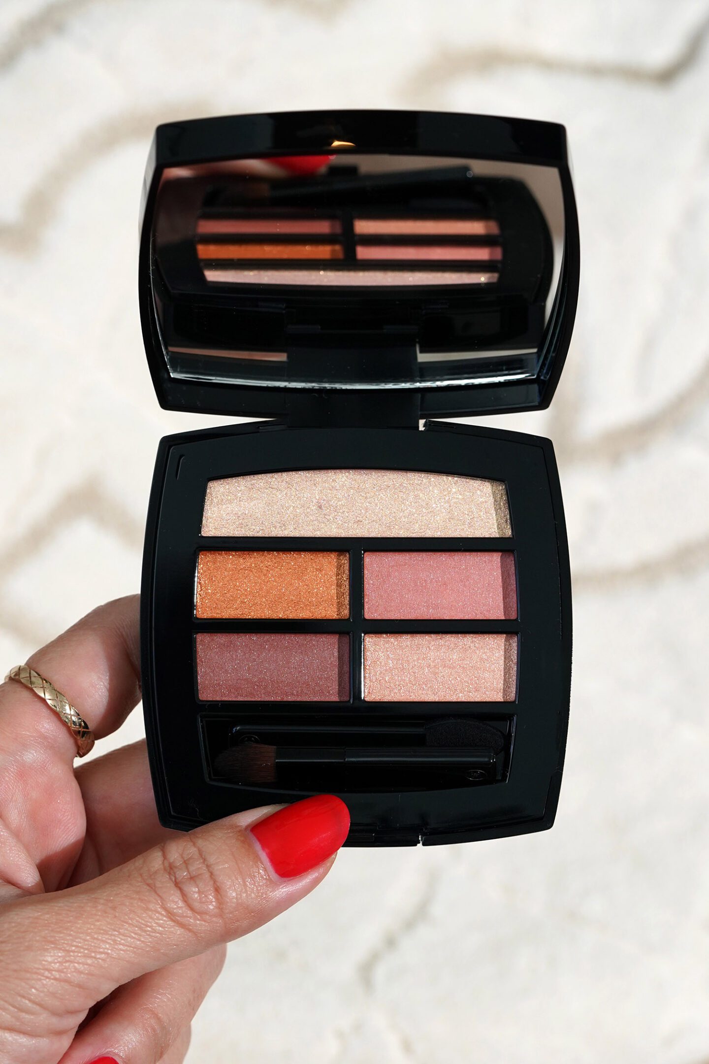 Chanel Les Beiges Healthy Glow Natural Eyeshadow Palette in Golden