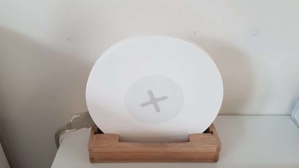Vertical stand for NORDMÄRKE wireless charger
