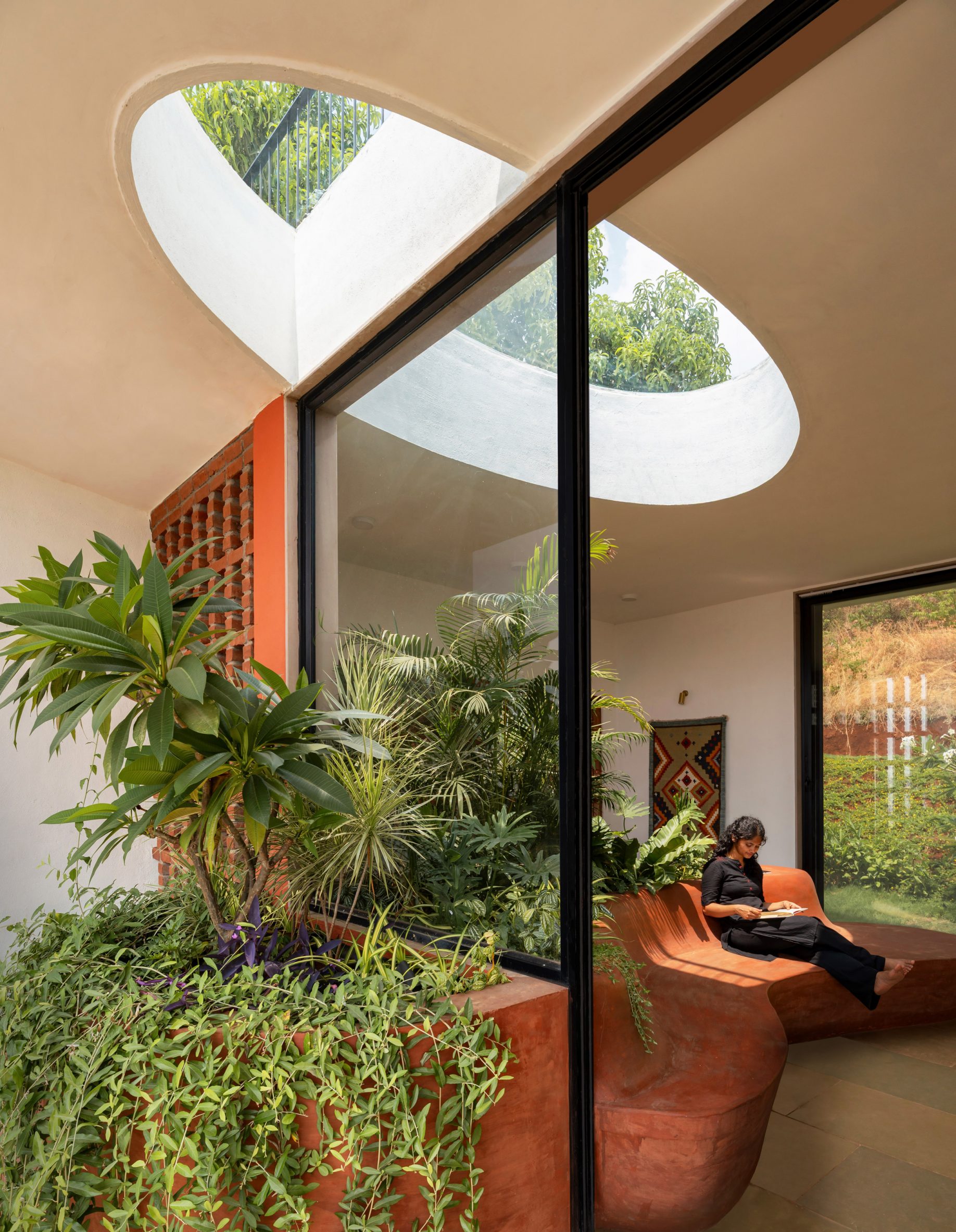 Circular skylight at Villa Prakriti in India by UnTag