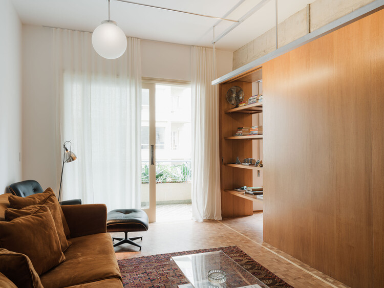 Cinderela Building Apartment / QWE Studio - Interior Photography, Living Room, Wood, Lighting