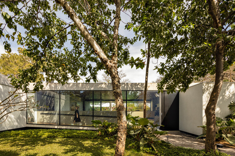 Varanda House / Esquadra Arquitetos - Image 2 of 19