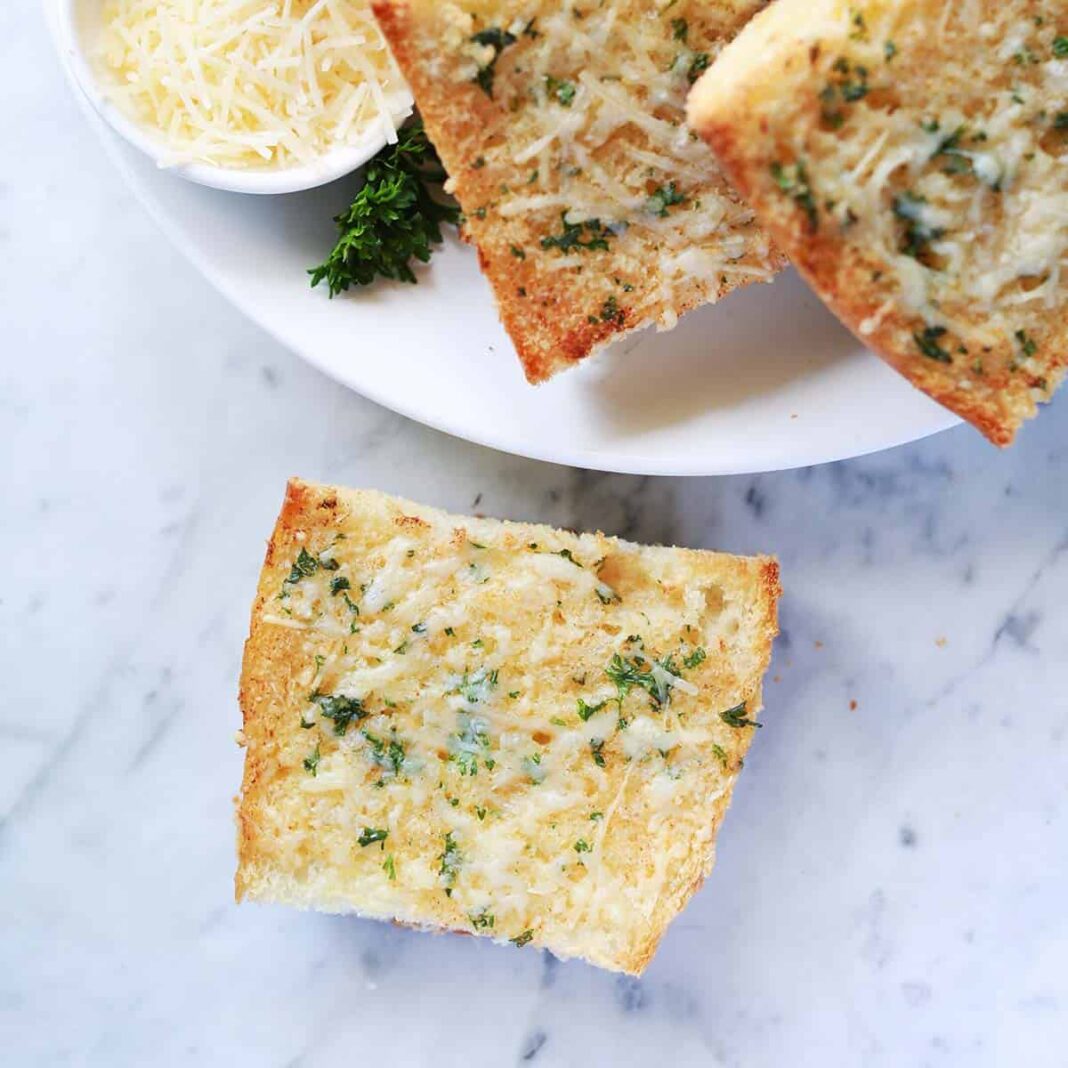 Garlic-Toast-A-Beautiful-Mess.jpg