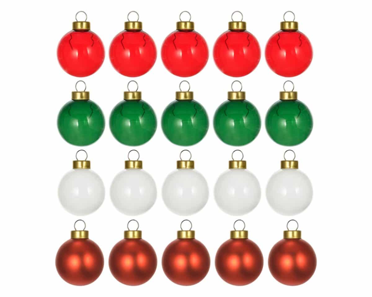 Christmas decor ideas for a classic red and green look with VINTERFINT Baubles