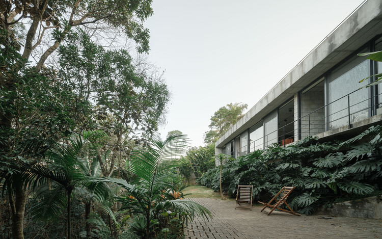 Lírio House / Terra e Tuma Arquitetos Associados - More Images