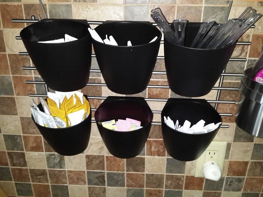2015-04-22-115300 - IKEA Hackers IKEA storage and organization ideas - Easy Backsplash Storage